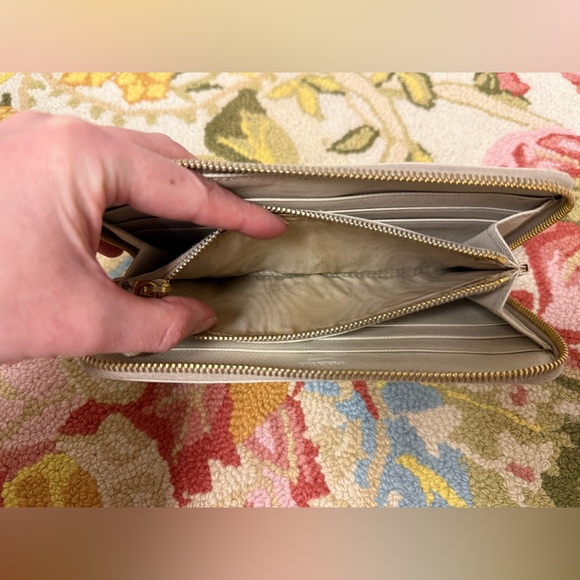 PRADA Gray Beige Saffiano 100% Leather Zip Around Continental Wallet - Picture 13 of 16